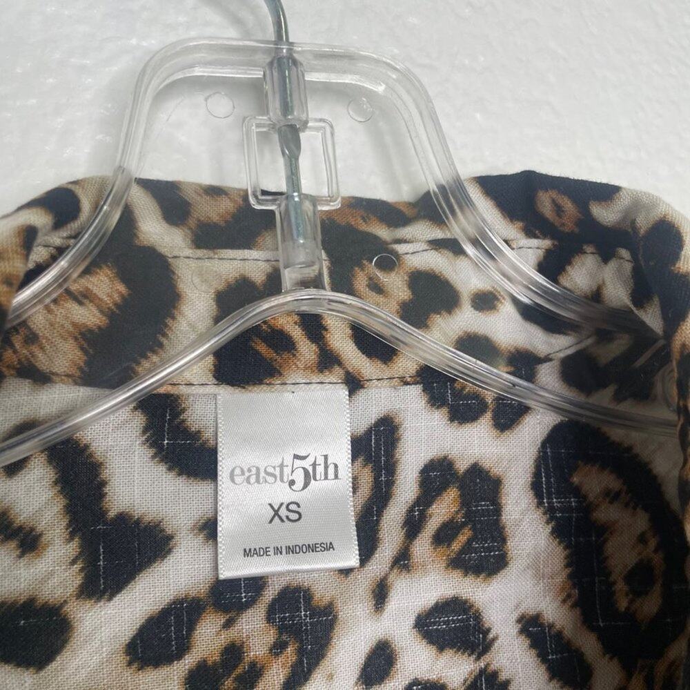 East 5th Womens Top Size XS Animal Print 3/4 Sleeve Button Front Shirt - Picture 3 of 15